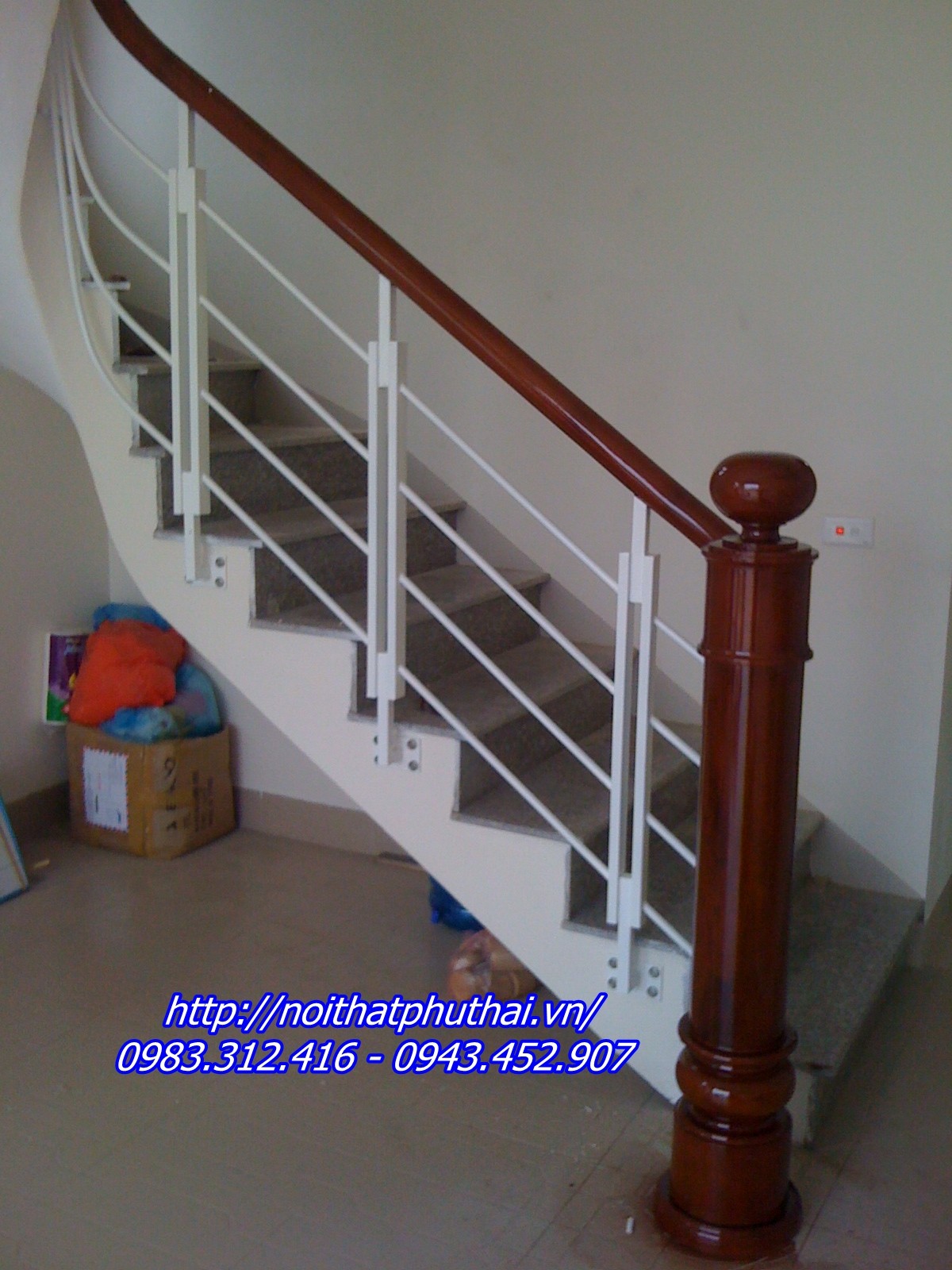 [Image: Cau%20thang%20sat%20PT11a.JPG]