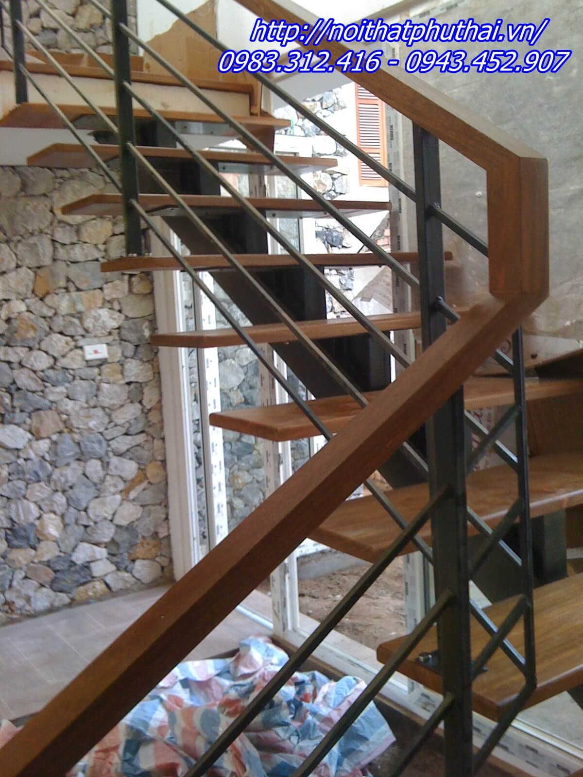 Cầu thang sắt PT13