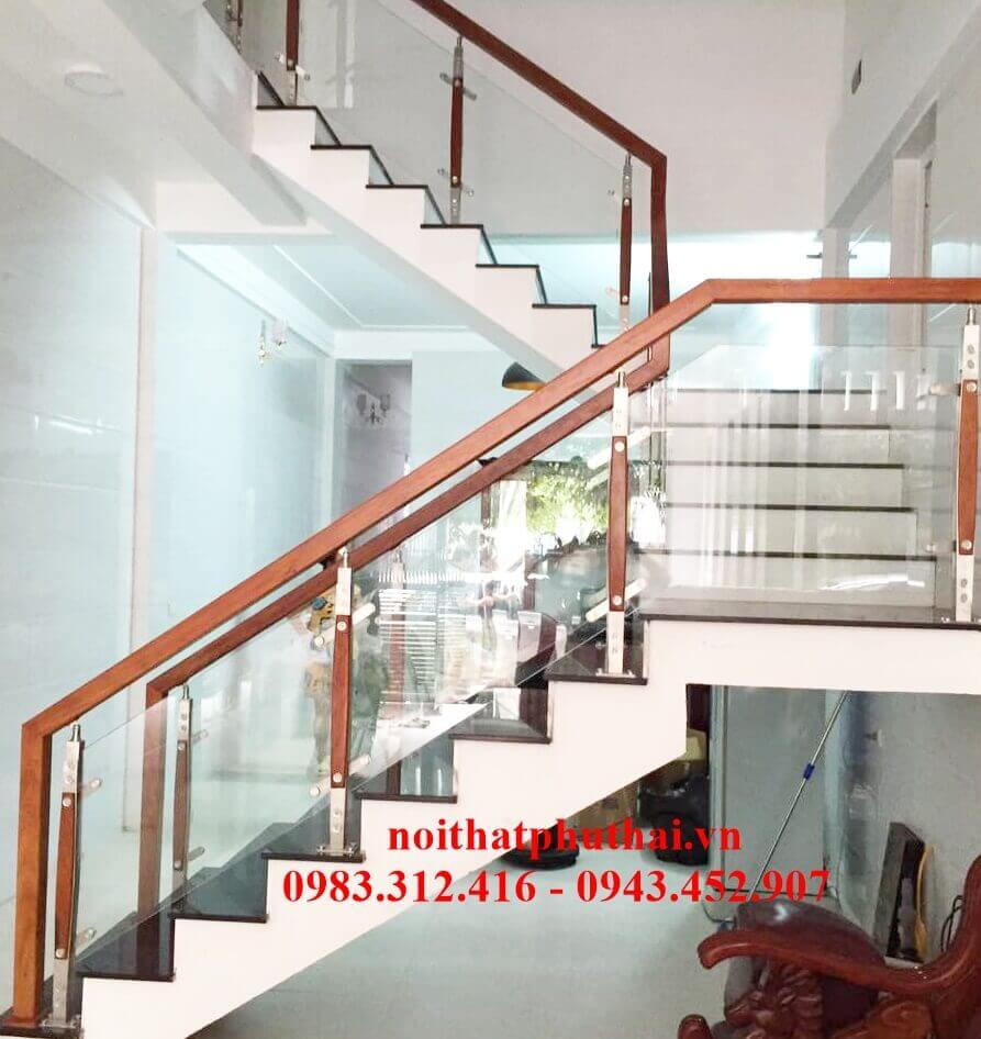 Cầu thang kính chân inox- gỗ PT24