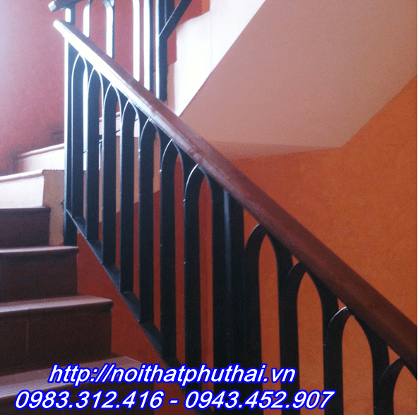 Cầu thang sắt PT10