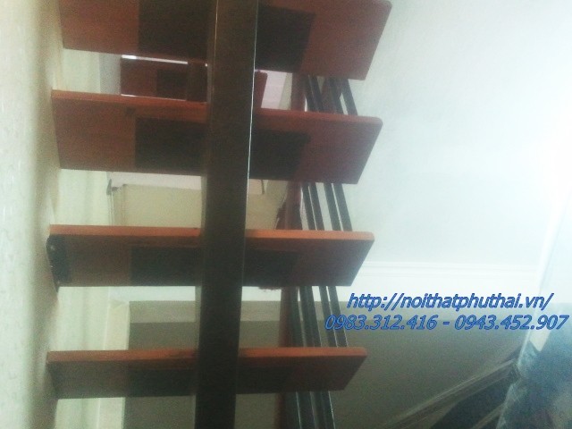 Cầu thang xương cá tại Ngõ 167 Phương Mai